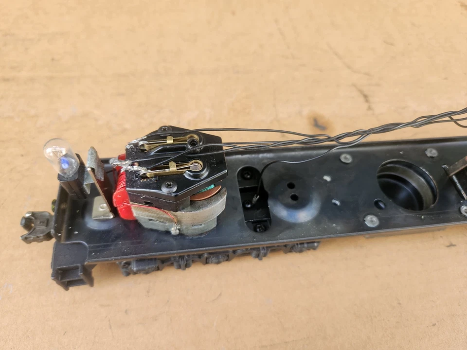 Lionel FM Train Master H-24-66 Diesel Switcher Locomotive Complete Chassis Only - Image 4 of 4