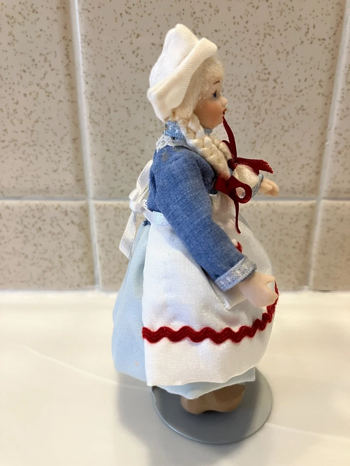 Casa de muñecas miniatura hecha a mano porcelana holandesa niño y niña con soportes 4 3/4" H 1:12 Foto 3 de 4