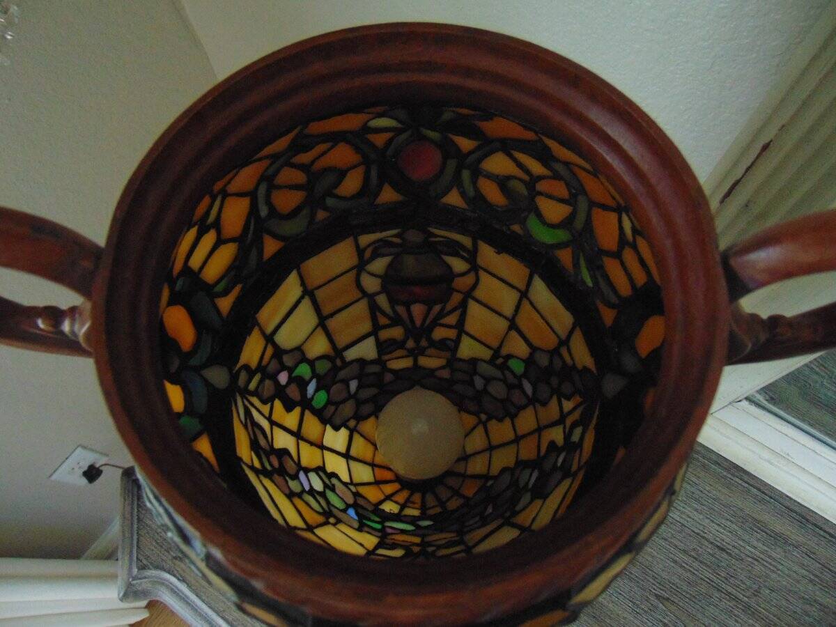 vintage inspired STAINED GLASS VASE STYLE TABLE NIGHT LIGHT LAMP 19 1/2