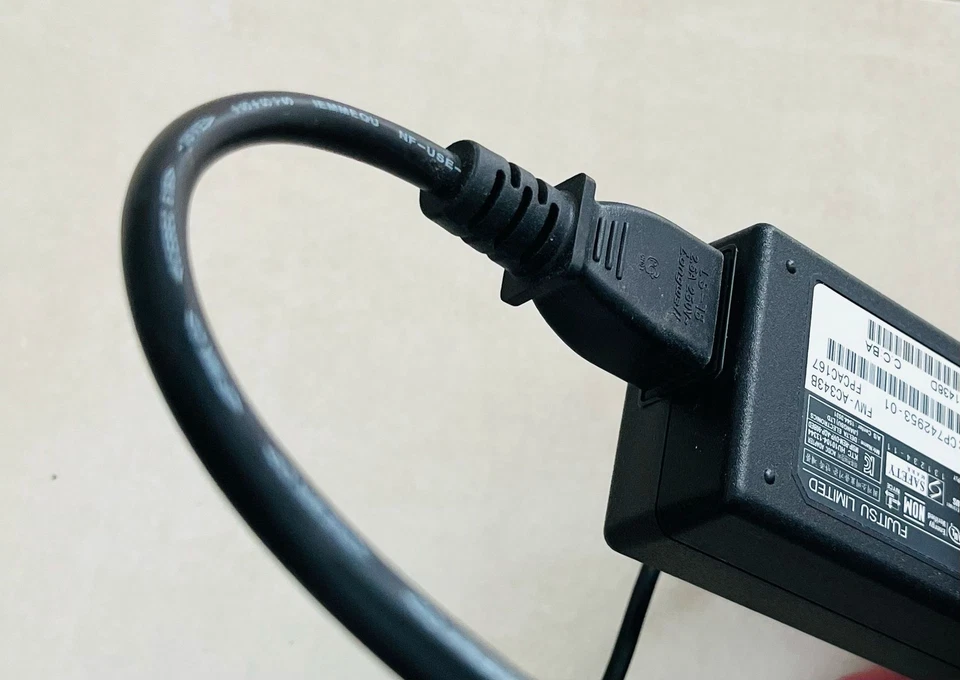 Fujitsu Netzteil Kabel Ladekabel ADP-90BE D Gebraucht - Bild 3 von 4