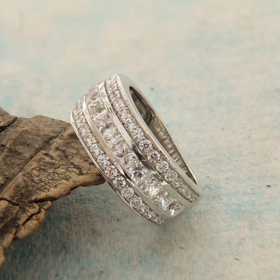 Anillo de compromiso de 3 filas de diamantes simulados princesa de 4,25 quilates tamaño 6,5 en plata 925 Foto 4 de 4