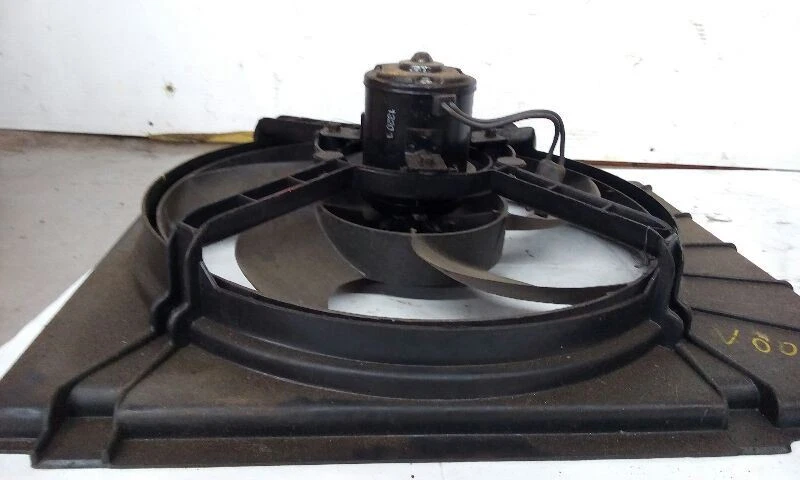 Conjunto de ventilador de radiador Dodge Shadow 90 sin turbo aire acondicionado Foto 3 de 3