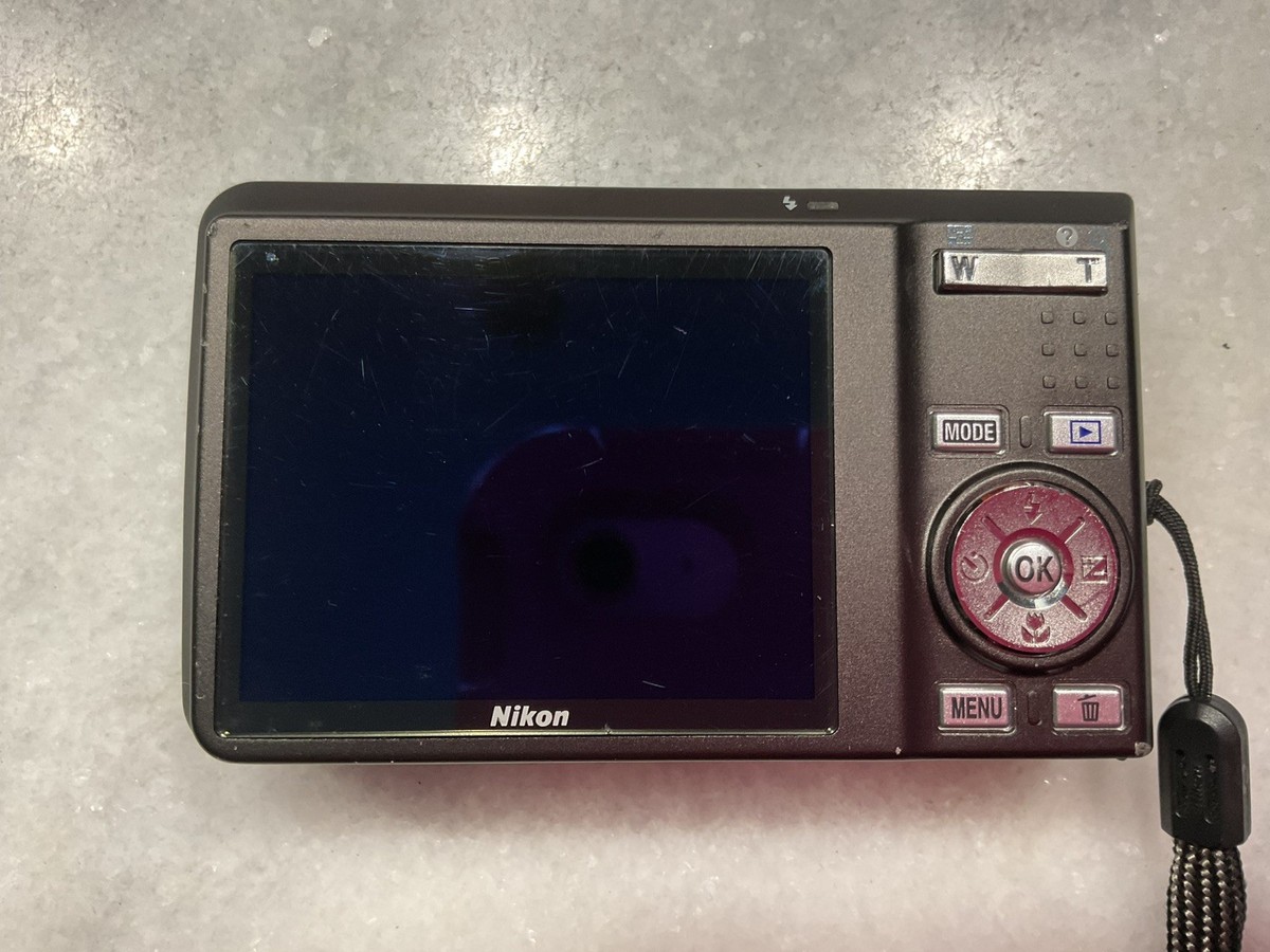 Nikon COOLPIX S550 10.0MP Digital Camera - Graphite black