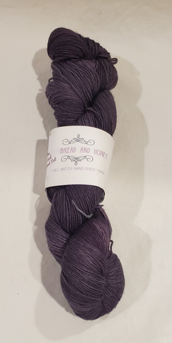 Cornbread & Honey HAND DYED YARN 1 Hank FINGERLING SUPERWASH MERINO Wool PURPLE - Picture 3 of 7