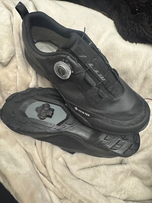 Shimano MT7G Schuhe GORE TEX - Schwarz mit SPD Pedalcleats - *NEU* - Gr. 42