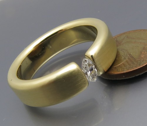 DISEÑO NEUMÁTICO - ANILLO TENSOR DIAMANTE MARQUESA - ORFEBRERÍA PROPIA - ORO AMARILLO 585 - Imagen 8 de 10