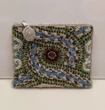 Hand Beaded Zippered Change Purse in Flower Motief Multicolored