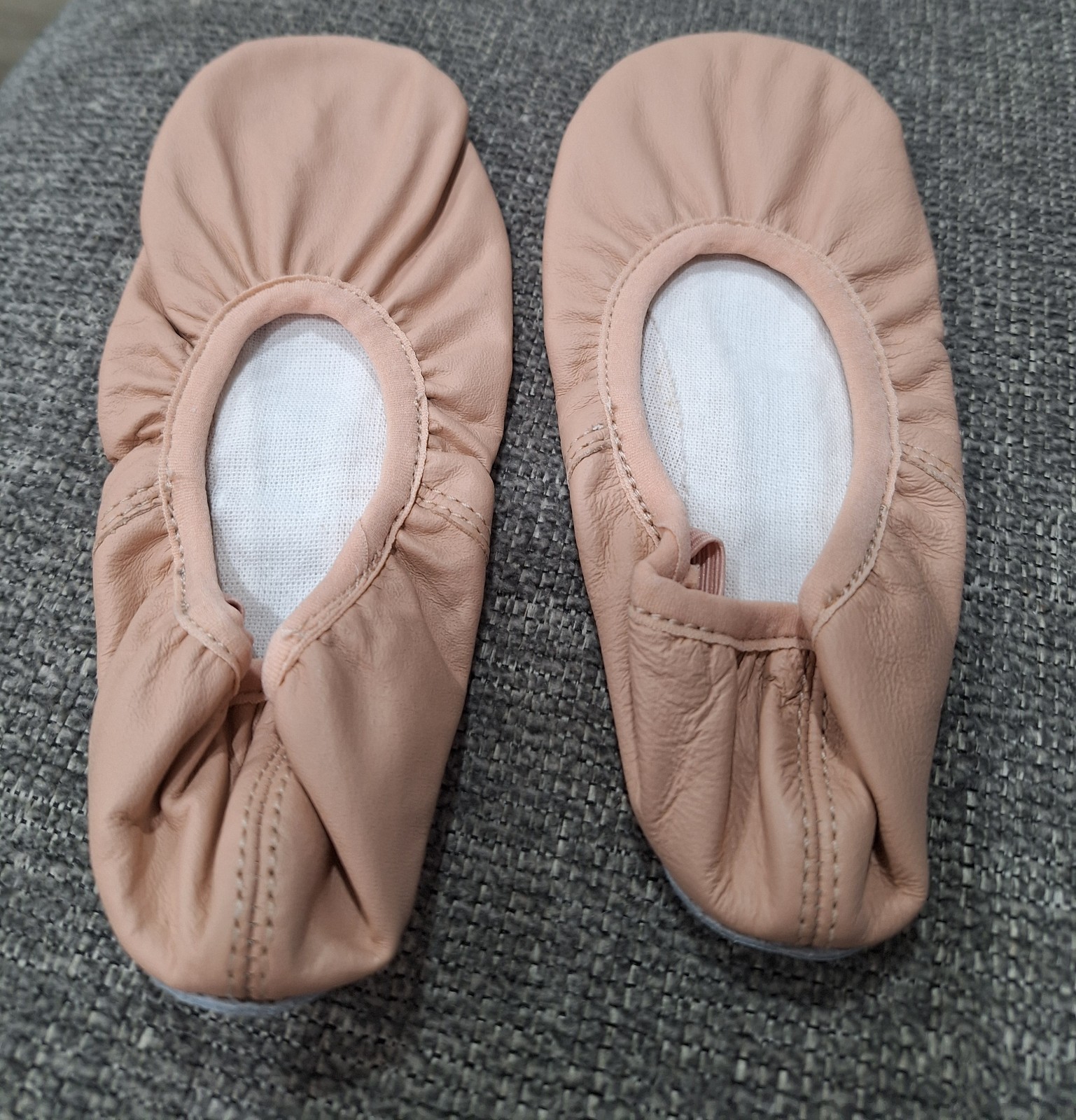 LITTLE GIRLS BALLET SHOES SLIPPERS DANCE SHOES SIZE 1.5 M NEW