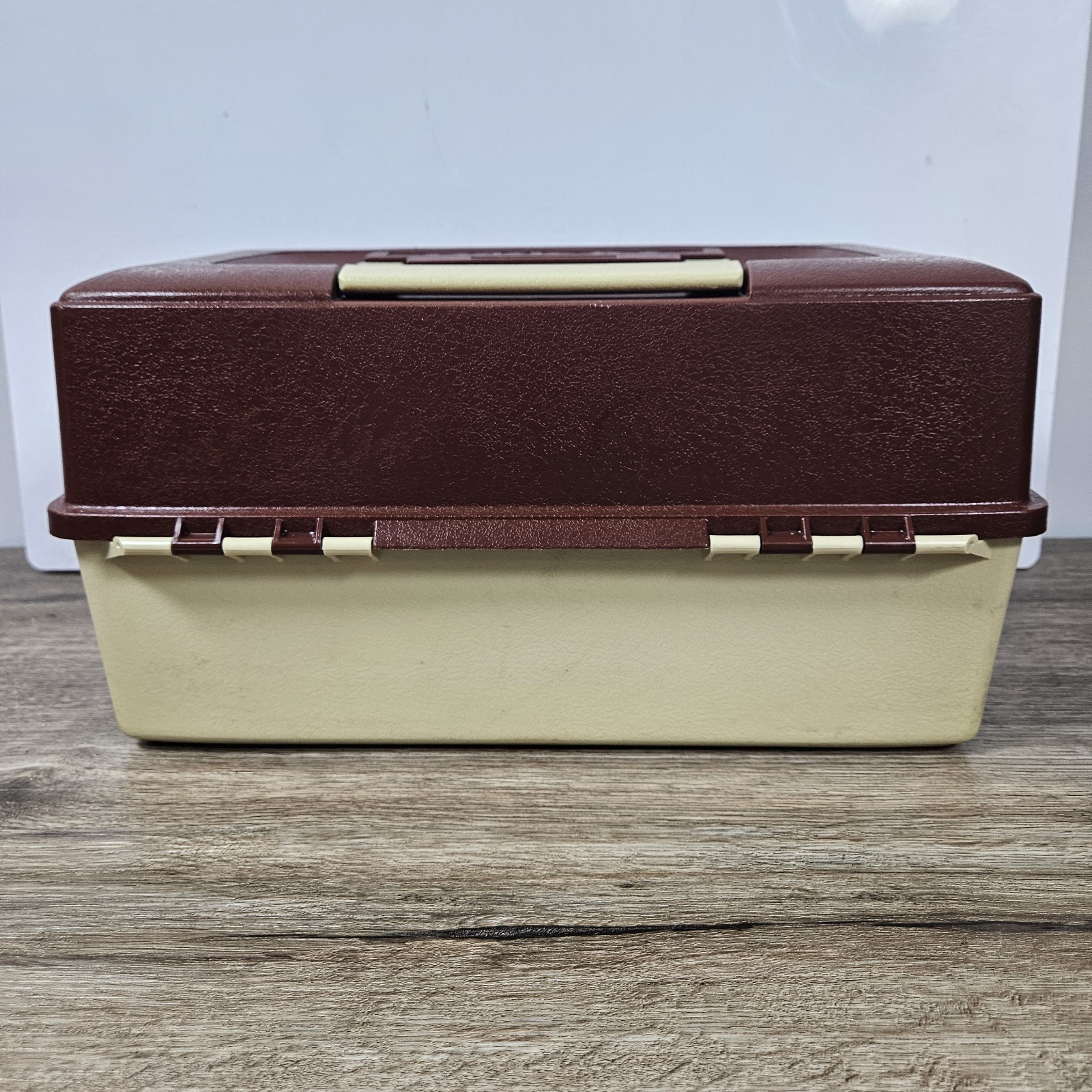 Vtg Plano 4200 Fishing Tackle Box 2 Tray Fold Out Brown Tan USA Made W/ Dividers