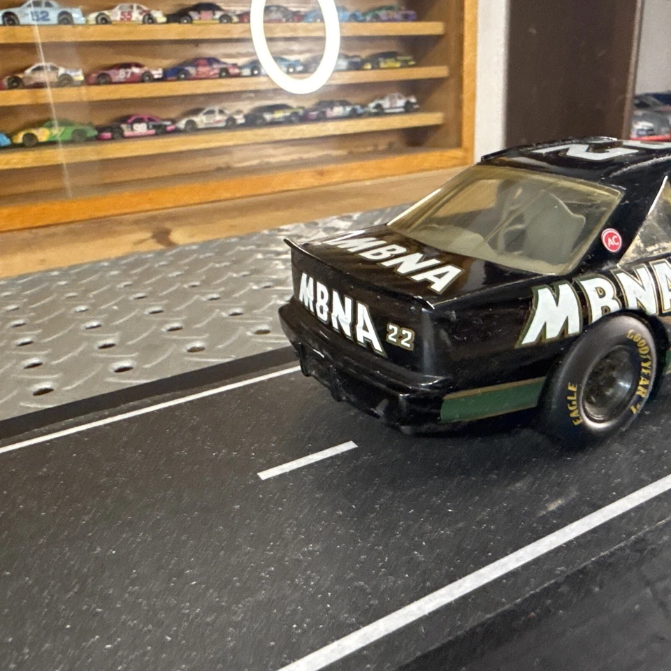 Ward Burton #22 1998 MBNA Pontiac 1/24 NASCAR Diecast RC Model Car Foto 3 de 4