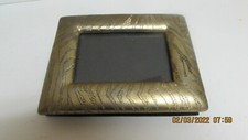 TABLE TOP PHOTO ALBUM TEXTURED BRASS FRAME ONE PICTURE ON COVER 80 4