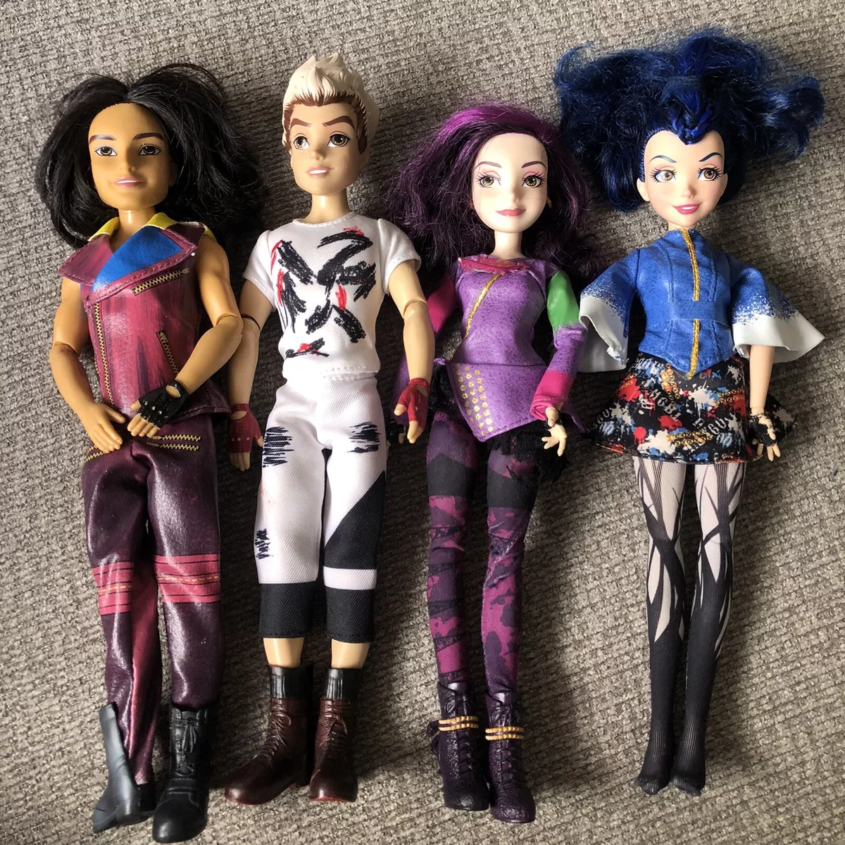 Descendants doll Set Mal Evie Carlos Jay Main Characters 4 Hearts As One