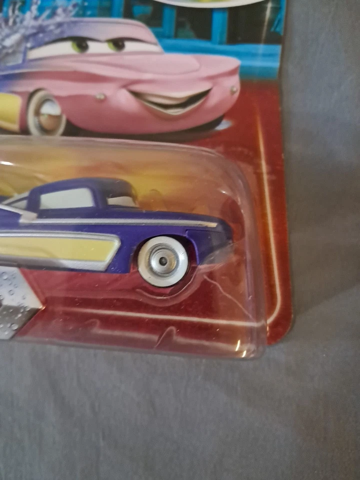 Disney Pixar Cars Cambiadores de Color Flo Diecast Car 2 Trabajos de Pintura en 1 Nuevo Muy Raro Foto 4 de 4