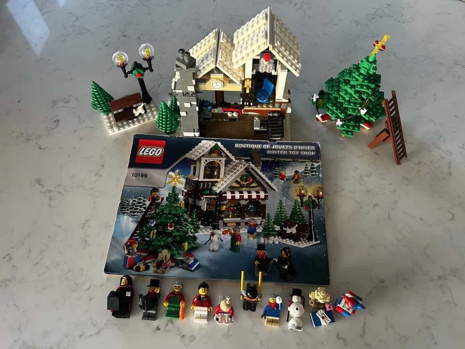 LEGO 10199 Winter Toy Shop, photo 1 of 5