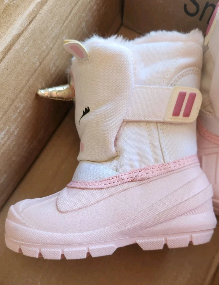 Botas/zapatos de invierno unicornio rosa/blanco fáciles de encender/apagar, para niñas pequeñas talla 6 nuevos  Foto 2 de 4