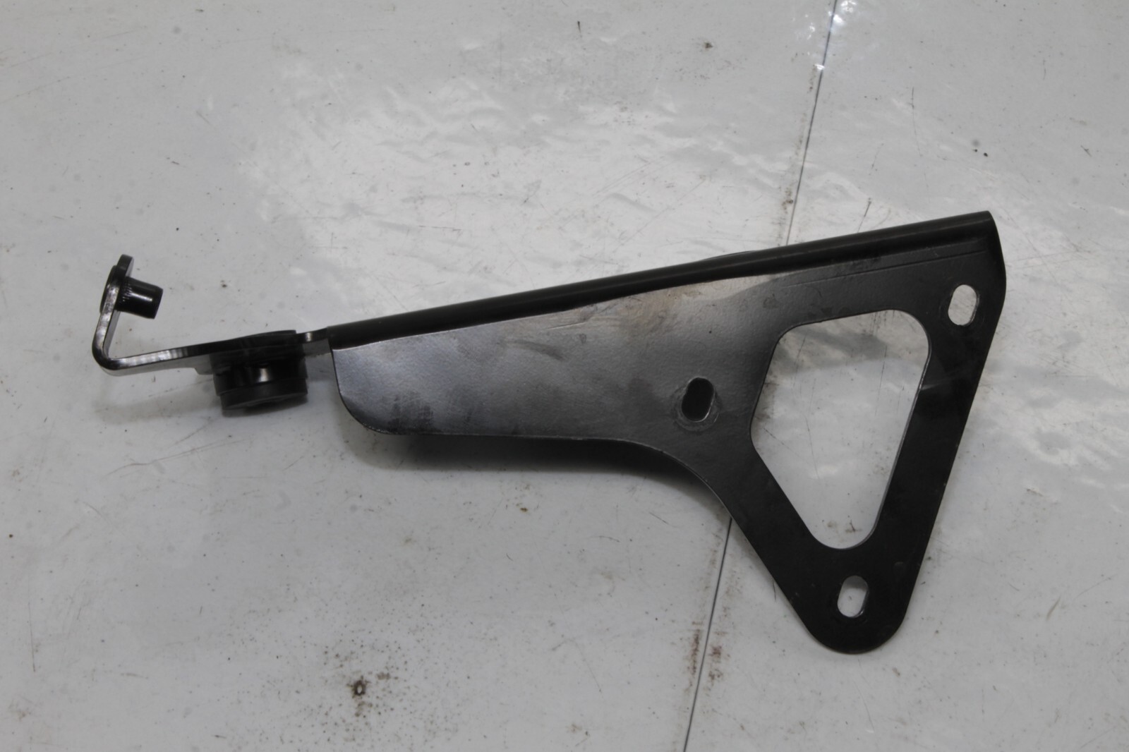 12-14 MCLAREN MP4-12C 12C OEM RH RIGHT REAR MOST INTERCOOLER BRACKET 00131695