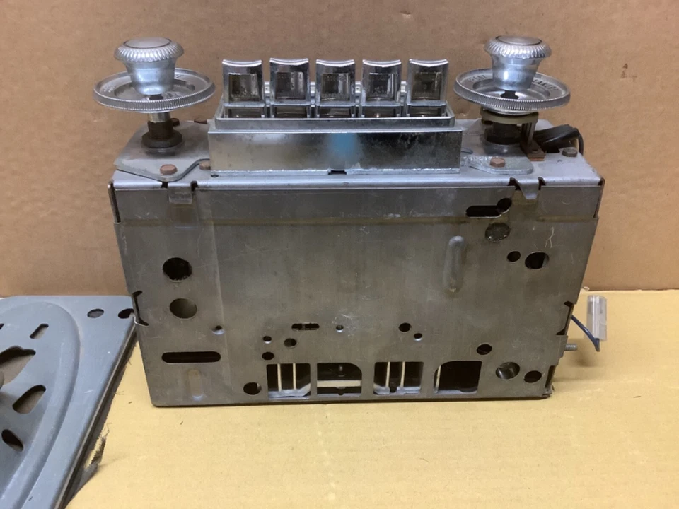 Radio Am Oldsmobile Cutlass 442 Hurst 1970 1971 1972 de colección OEM 7935003 PROBADO Foto 3 de 4