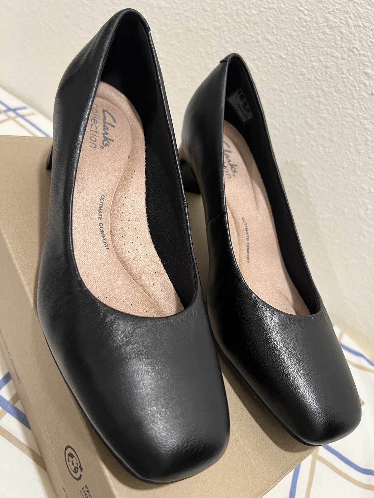 CLARKS  BLACK LEATHER SHOES WOMEN'S size 6,5