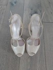 Foto 10 di 17