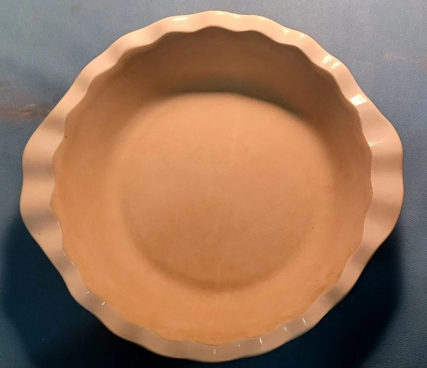 PAMPERED CHEF Family Heritage Stoneware Deep Dish Scalloped Pie Plate 9 Inch