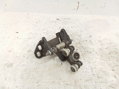 Sliding door middle roller runner