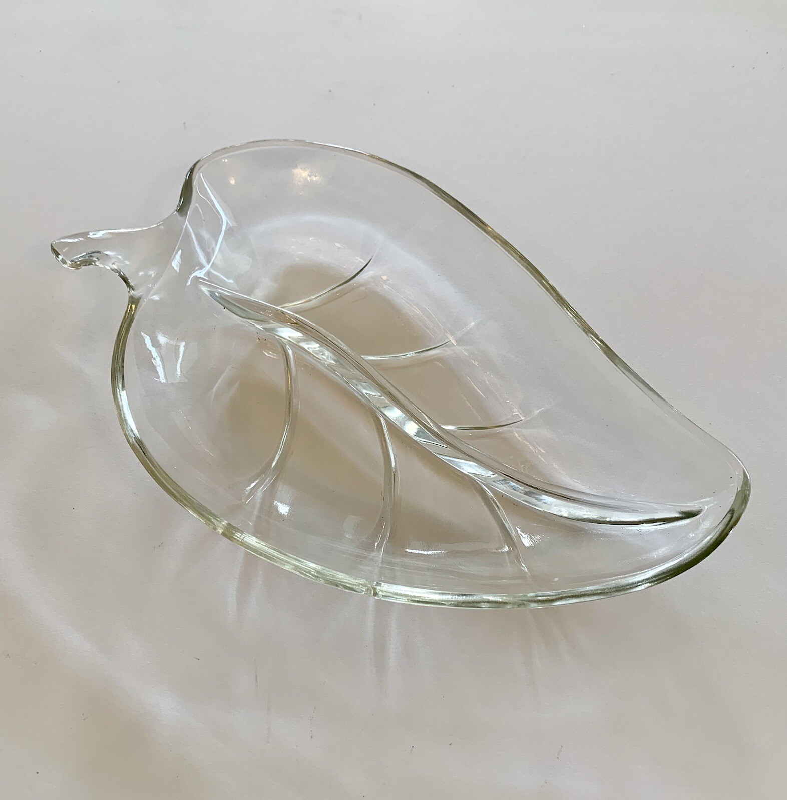 Clear Glass Leaf-Shaped Candy Dish 9.5 x 6 Inches for Elegant Serving