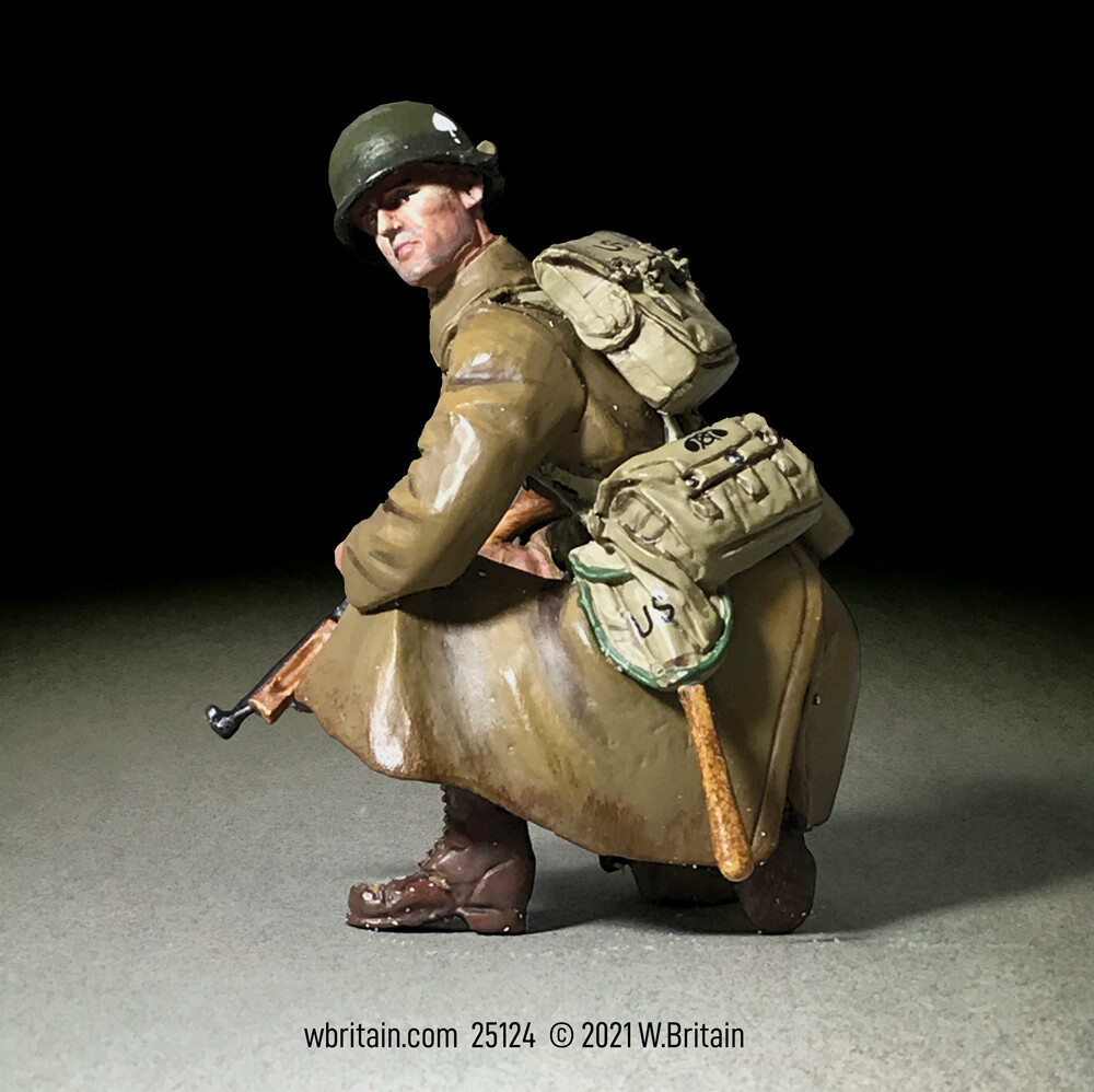 BRITAINS SOLDIERS 25124 U.S. 101st Airborne in Greatcoat Kneeling with Thompson
