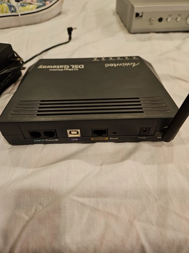 Actiontec GT701-WG -Port DSL Modem Black With Power - Image 4 of 4