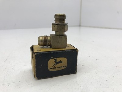 John Deere 90 DEGREE ELBOW FITTING AR26725 AT35121 (DC)