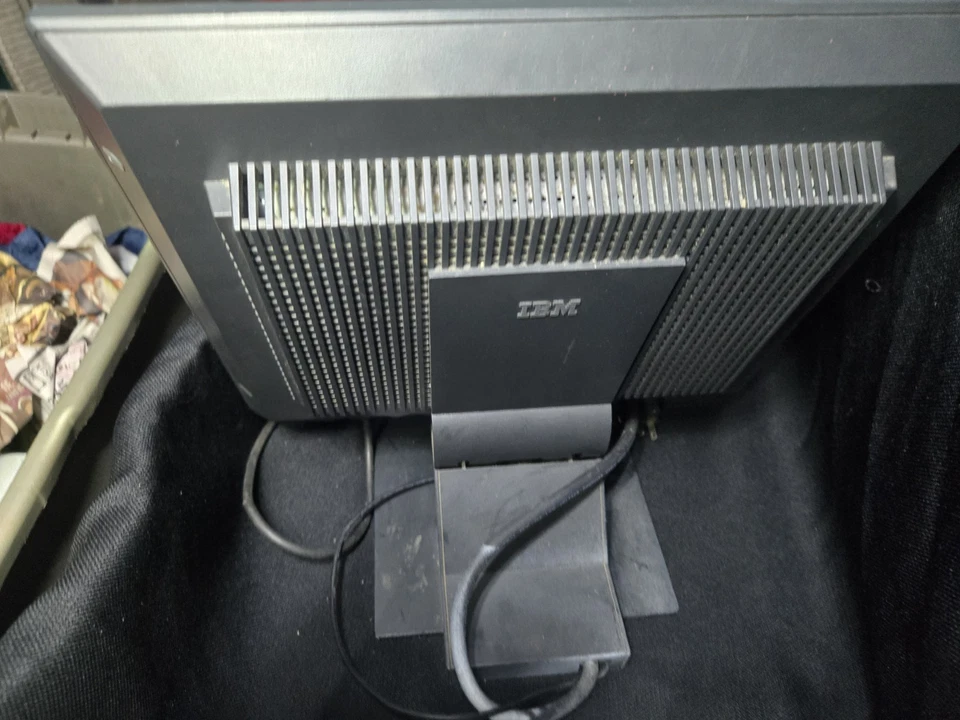 Classic IBM ThinkVision 15-inch LCD Monitor – Model 6734 - Image 4 of 4