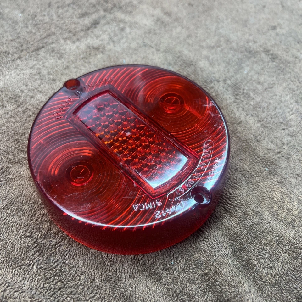 Lente de luz trasera roja SIMCA vintage - Hecha en Francia - A4407 A4412 250SAE STDB 61 Foto 2 de 4