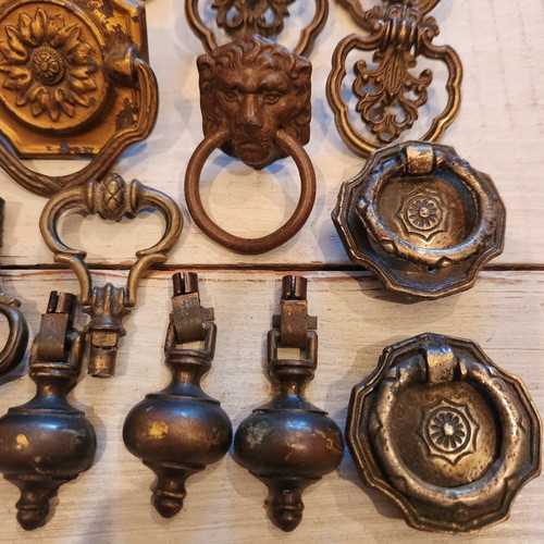 21 Stück Vintage + Antik Schubladenbeschläge Mix Metall Konvolut Messing, Zinn etc. - Bild 4 von 16