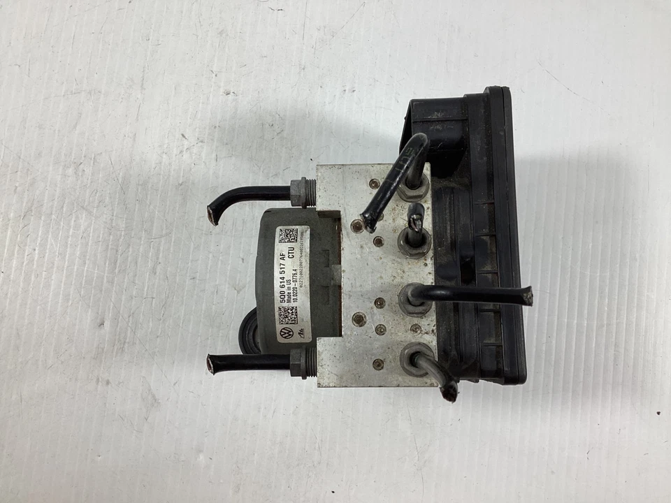 Conjunto de bomba ABS 2017-2019 VOLKSWAGEN GOLF GTI 5Q0614517AF OEM. Foto 3 de 4