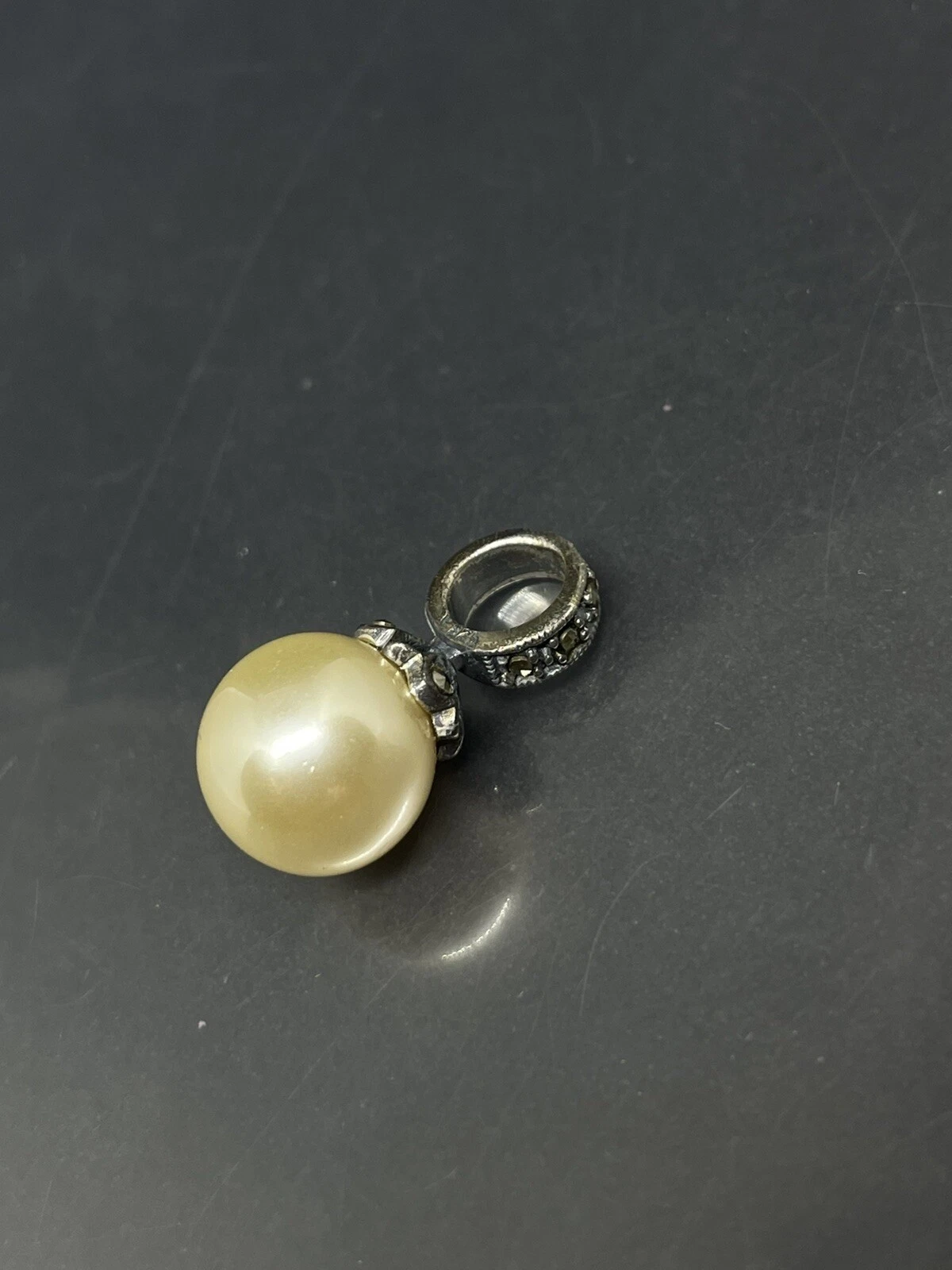 OFF WHITE Ciondolo marcasite vintage argento sterling 925 sfera rotonda perle bianche 0 8” 2 01 g