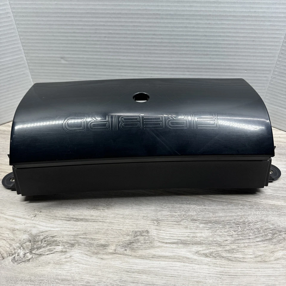 1993 - 2002 OEM Pontiac Firebird painel de enchimento de lanterna traseira central 16516876 - Imagem 2 de 4