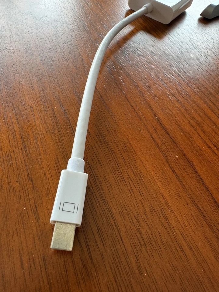 Apple Mini Display Port Thunderbolt to VGA Adapter (blue) - Image 4 of 4