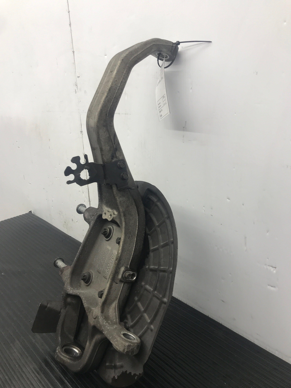 2014 - 2016 MASERATI GHIBLI OEM RIGHT FRONT KNUCKLE WHEEL HUB ASSEMBLY 670004762