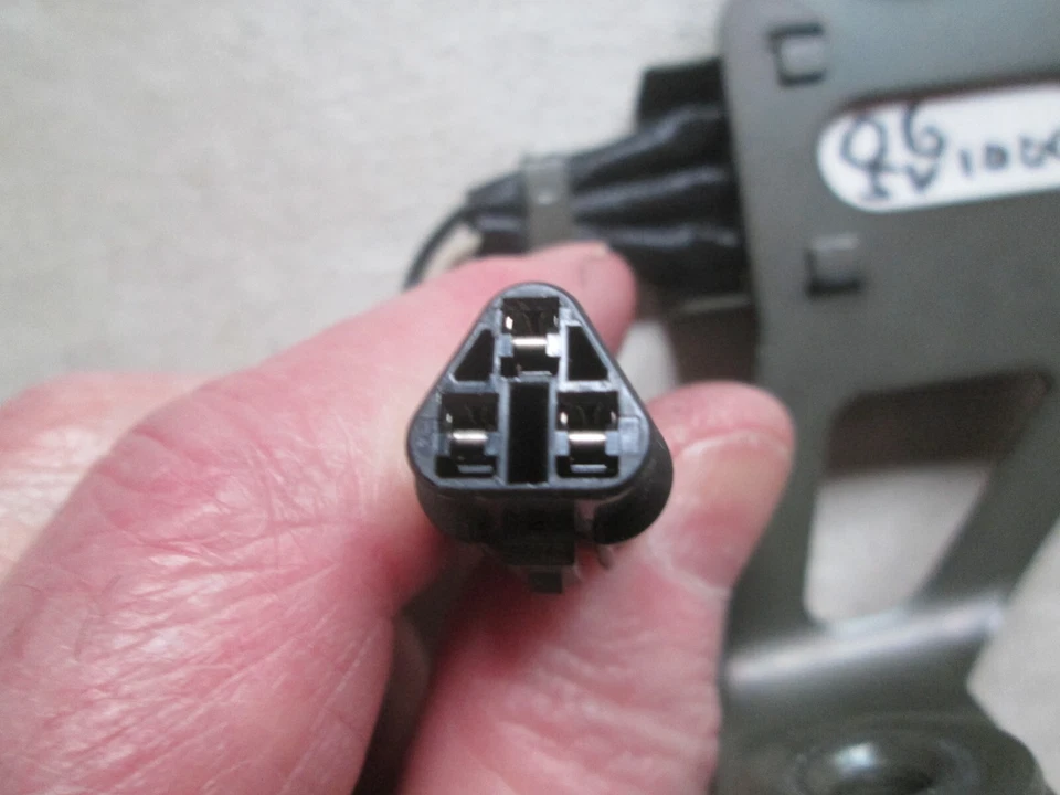 OEM SUZUKI SV650 / SV650S / SV1000 / SV1000S MONTAJE DE RESISTENCIA 36510-16G00 Foto 3 de 4