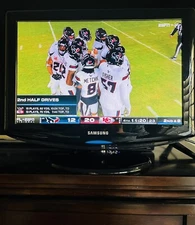 Samsung Flatscreen LN-T1953H 19" LCD HDTV, 720p HDMI, A/V, Optical PC in, DVI in