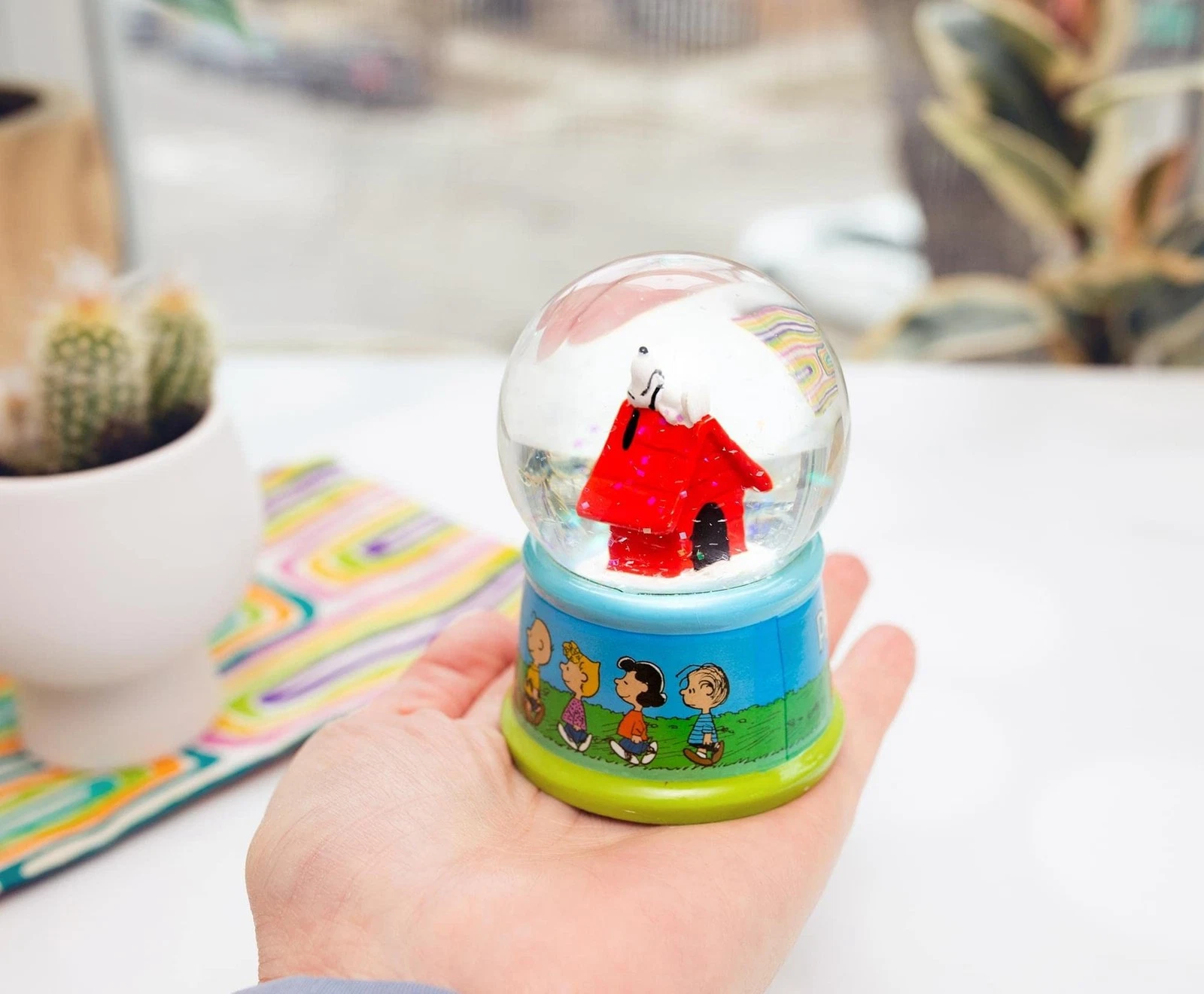 Silver Buffalo Peanuts Group Snow Globe - Thumbnail 5
