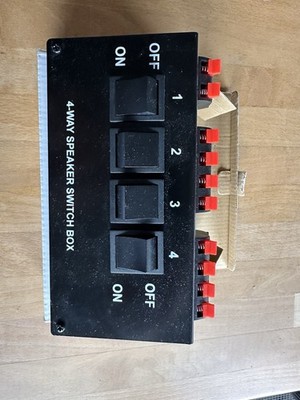Lautsprecher Switchbox für 4 Anschlüsse Steckerbuchsen. 4-Way Speaker Switch