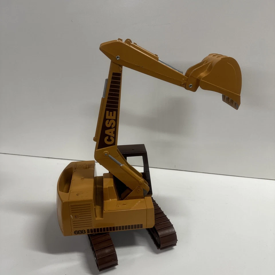 ERTL CASE 1988 "Modelo 688" Excavadora Construcción EE. UU. Juguete 1/16 Completo SU Foto 3 de 4