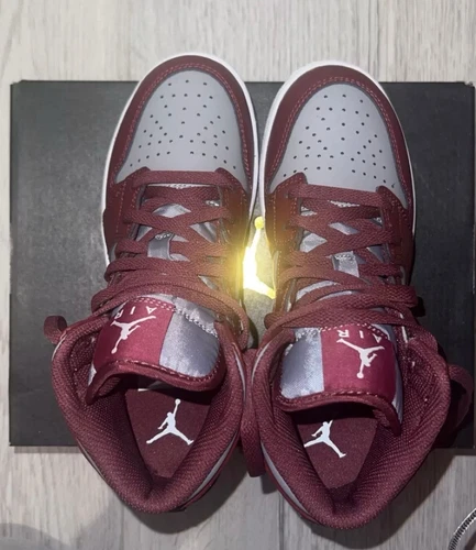 Jordan 1 Mid rosso ciliegio taglia UK 3 5