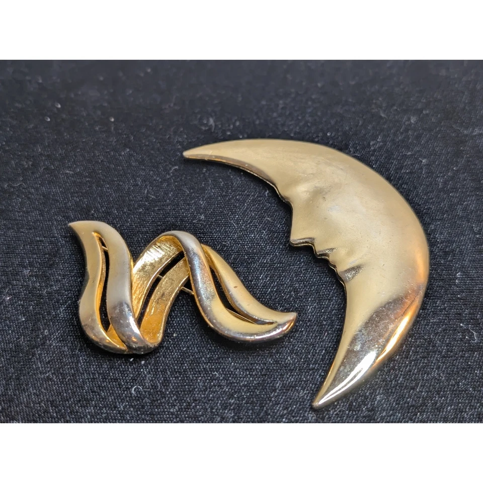 Broches vintage de luna creciente grande de los 80 con cara y ondulados M. Jent tono dorado
