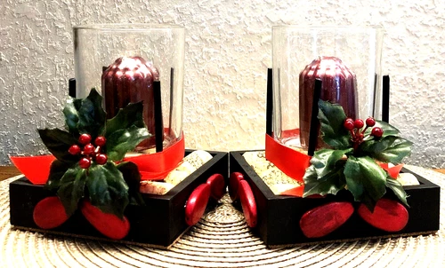 1 PR HANDCRAFTED CHRISTMAS CANDLE HOLDERS4" x 4" x 5" TALL2-1/2"INCL CANDLES