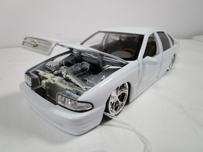 JADA 1/24 DUB CITY SLAMMED WHITE 1996 CHEVY IMPALA SS NEW *READ