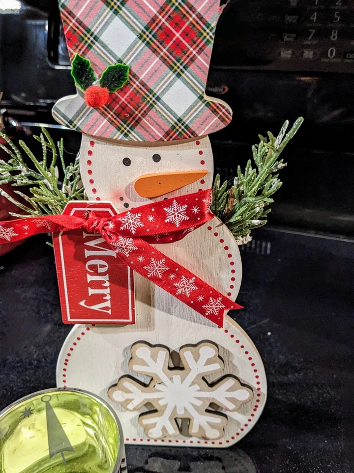 Yankee Candle Winter Wonderland 3" Votive Holder w/ Wooden Snowman Gift Package - Image 2 of 4