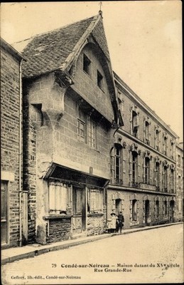 Ak Condé sur Noireau Calvados, Maison du XVe siecle, Rue Grande Rue - 3084518