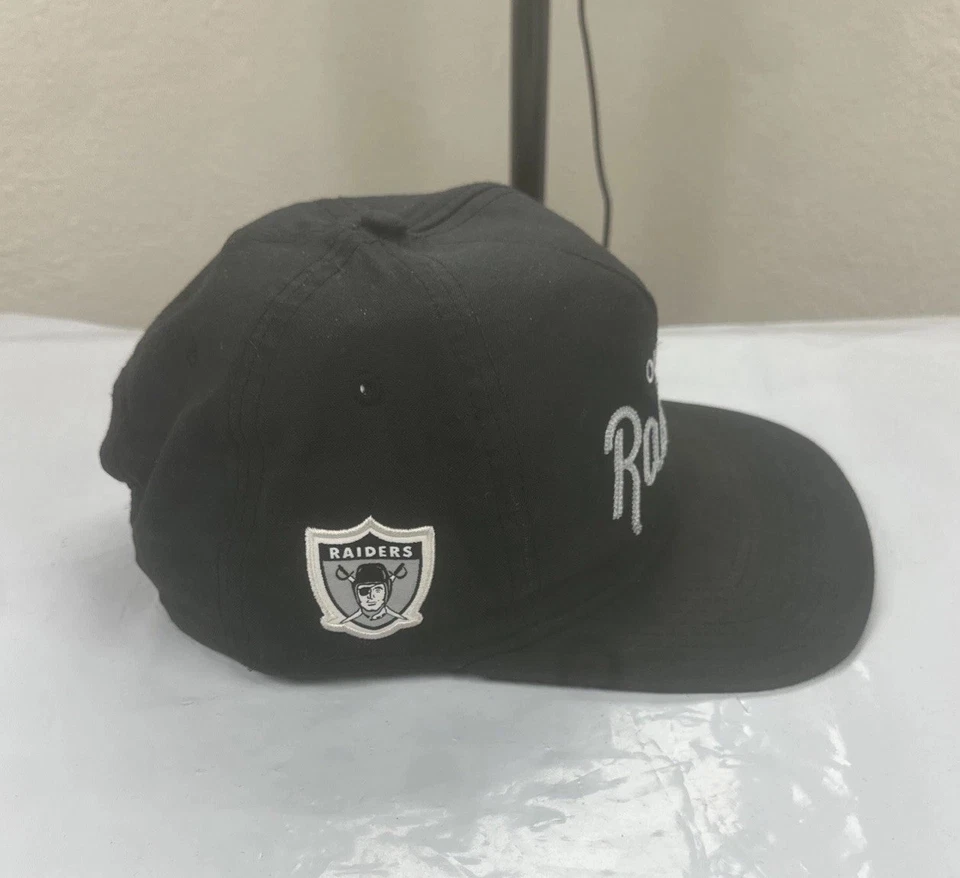 复古 Oakland Raiders New Era 原装适合平沿帽脚本徽标 — 第 3/4 张图片