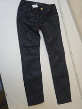 Schwarze Damenjeans Gr. 34 mit elegantem Blümchenmuster